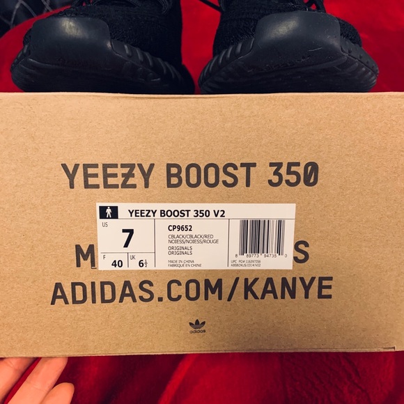 Yeezy Boost 350 v2 Bred - Picture 7 of 8